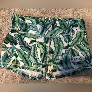 Fleo Tropical Leaf Print Athletic Shorts size large